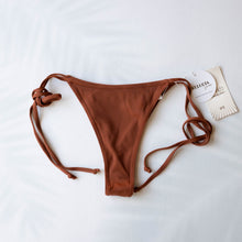 Carica l&#39;immagine nel visualizzatore Galleria, POSITANO String Bikini Bottom in Rust
