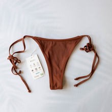 Lade das Bild in den Galerie-Viewer, POSITANO String Bikini Bottom in Rust
