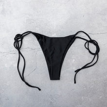 Carica l&#39;immagine nel visualizzatore Galleria, TRIESTE Side Tie Bikini Bottoms in Nero
