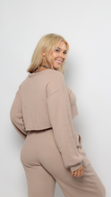 Lade das Bild in den Galerie-Viewer, CAPRI crop top &quot;BEIGE&quot;
