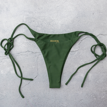 Lade das Bild in den Galerie-Viewer, TRIESTE Side Tie Bikini Bottoms in Fern
